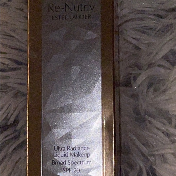 Estée Lauder ultra radiance liquid makeup -6W1 - Picture 8 of 10